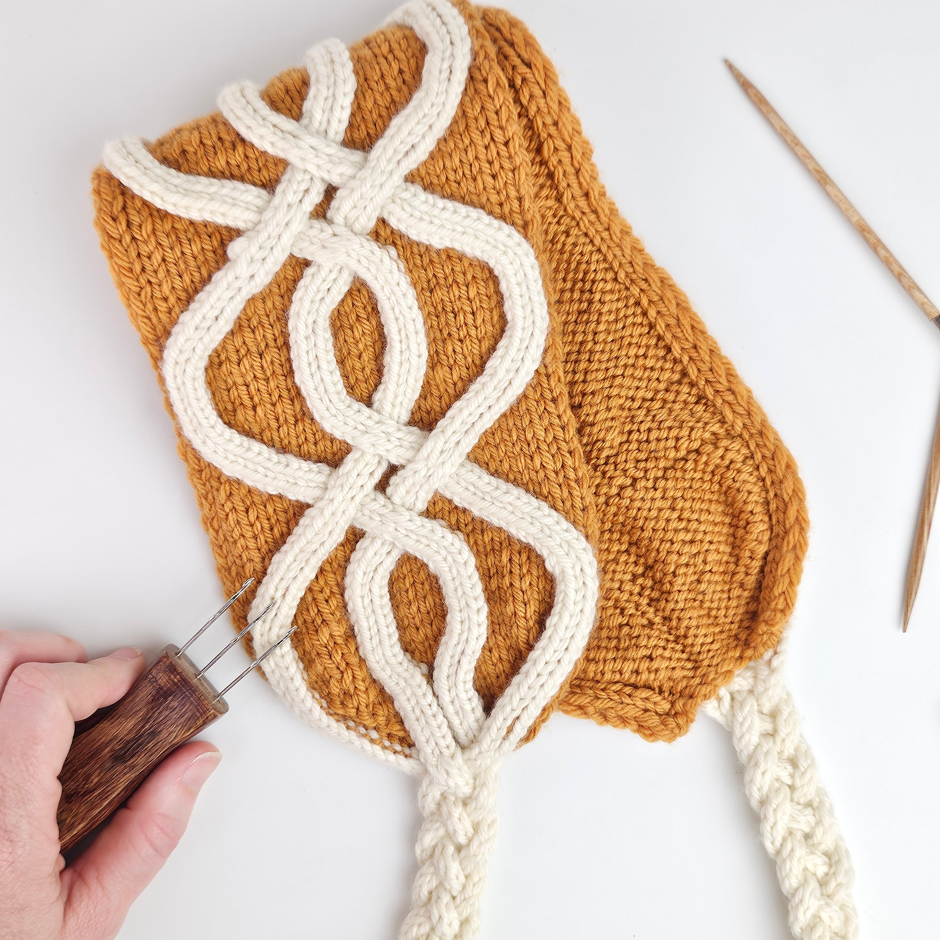 Learn To Free Cable - 25 Minute Class on Freeform I-Cord with the Cord Quill